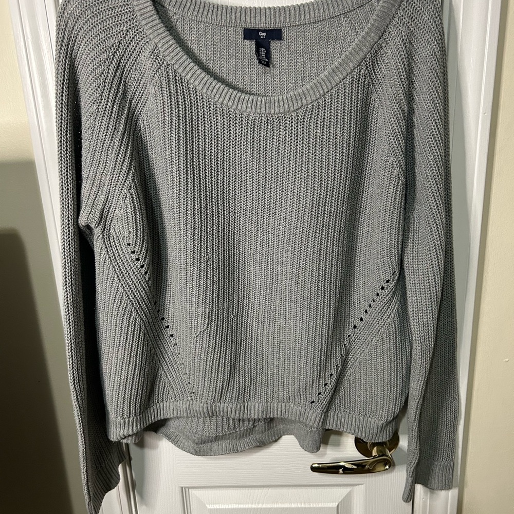 GAP Gray Crew Neck Sweater with Ribbed Texture